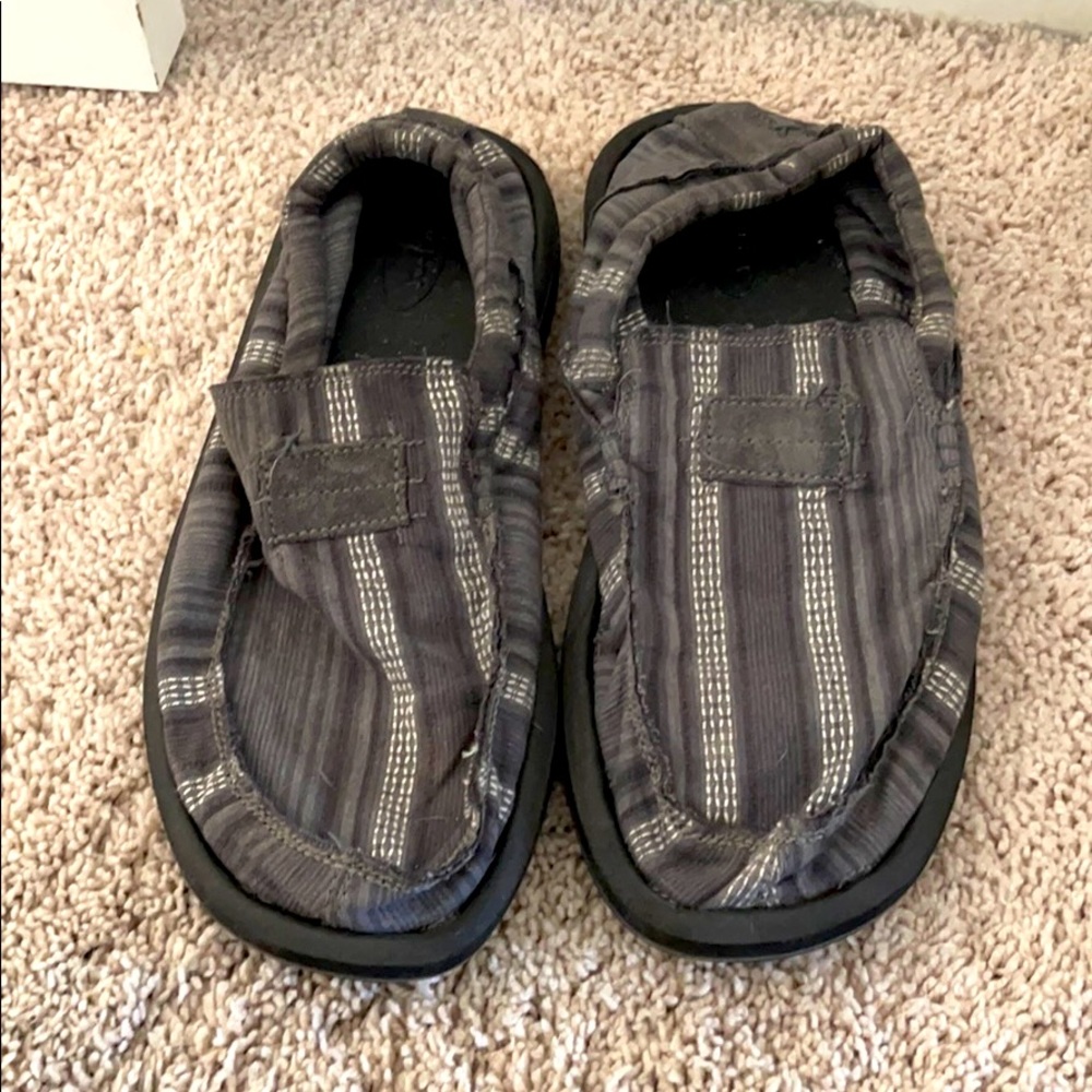 Sanuks shoes